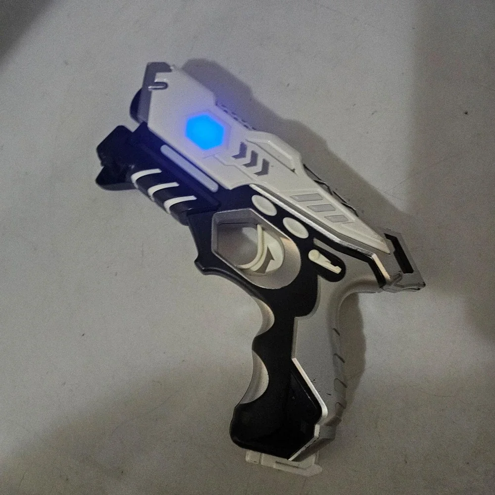 Target Attack CStar Electronic Space Laser Gun Toy White Black Light Up WORKS